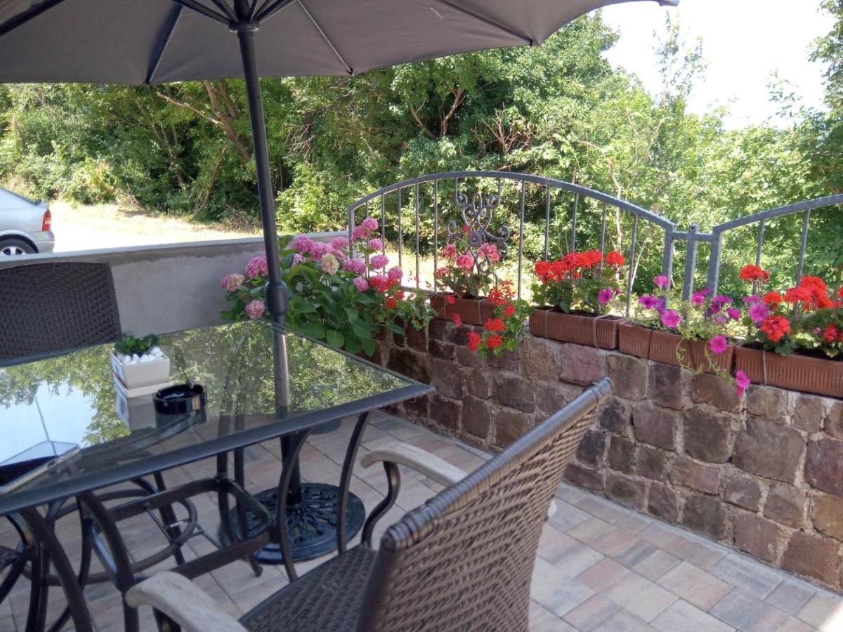 Chez Marthe, Organic Farm Stay Knin Exterior foto